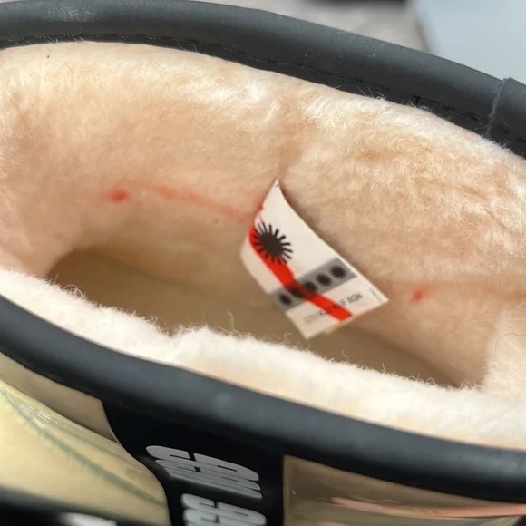 New UGG Kid’s Classic Clear Mini II Boots - Picture 9 of 11